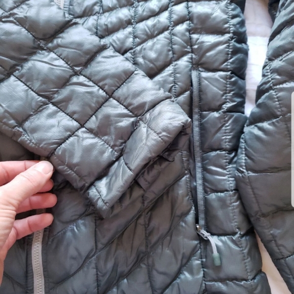 🚫SOLD🚫NORTH FACE THERMOBALL JACKET XS - Picture 8 of 8